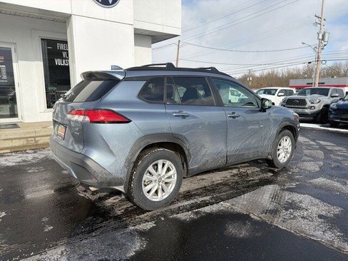 Used 2024 Toyota Corolla Cross LE image 4