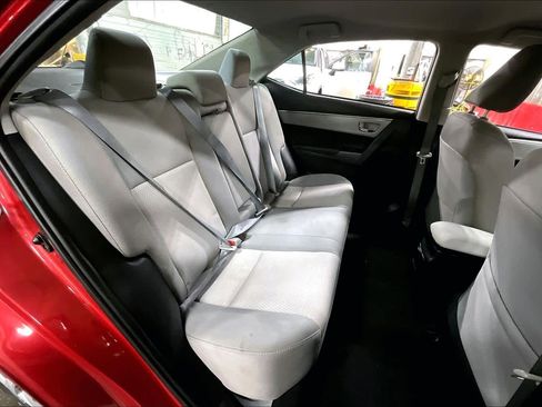 Used 2015 Toyota Corolla LE image 19