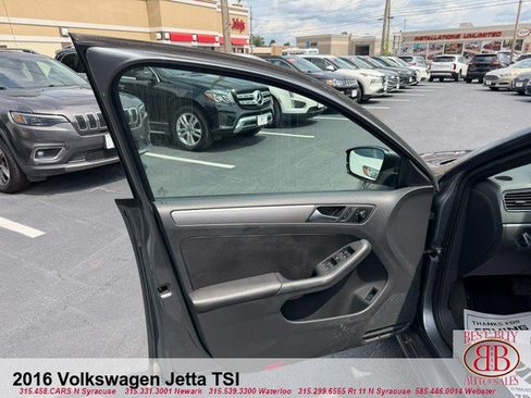 Used 2016 Volkswagen Jetta Sport FWD image 9