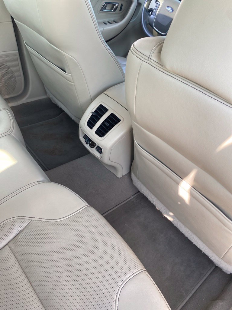 Used 2010 Ford Taurus Limited FWD image 25