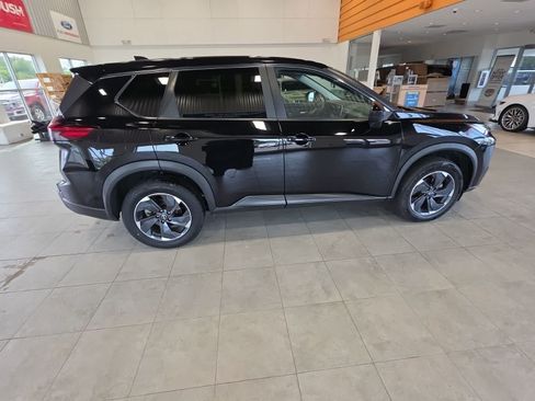 Used 2024 Nissan Rogue SV AWD/4WD image 8