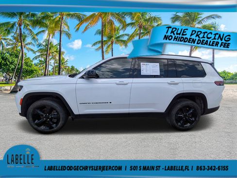 Used 2024 Jeep Grand Cherokee L Limited w/ Black Appearance Package AWD/4WD image 5
