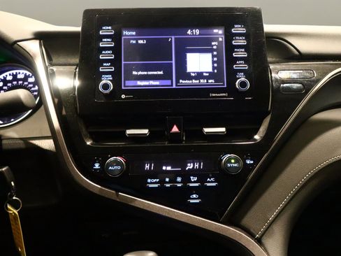 Used 2024 Toyota Camry SE image 23