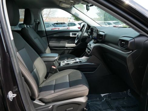 Used 2022 Ford Explorer XLT AWD/4WD image 14