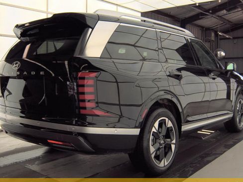 Used 2026 Hyundai Palisade Limited FWD image 3