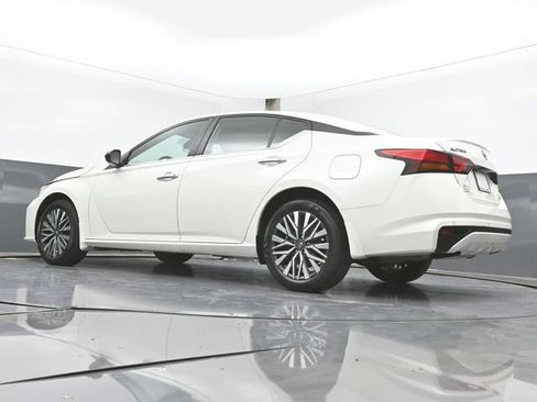 Used 2024 Nissan Altima 2.5 SV AWD/4WD image 42