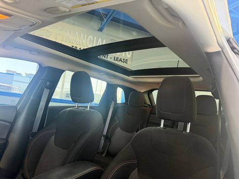 Used 2016 Jeep Cherokee Latitude FWD image 20
