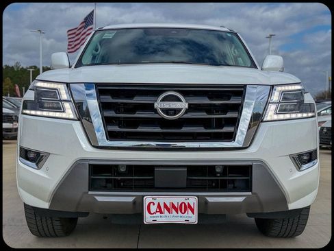 Used 2024 Nissan Armada SL w/ Captain's Chairs Package image 4