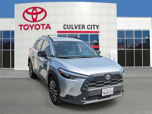 Used 2026 Toyota Corolla Cross XLE FWD image 1