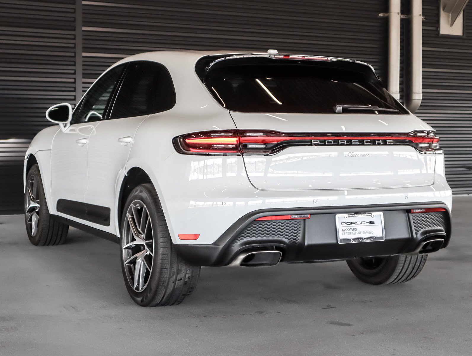 Certified 2026 Porsche Macan AWD/4WD image 3