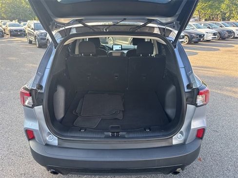 Used 2022 Ford Escape SE w/ SE Sport Appearance Package image 25