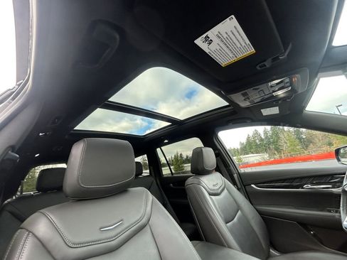 Used 2025 Cadillac XT6 Premium Luxury image 27