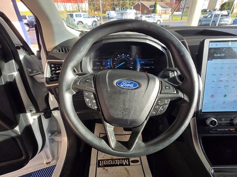 Used 2022 Ford Edge SE image 13