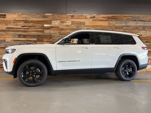 New 2026 Jeep Grand Cherokee L Limited w/ Limited Altitude Package AWD/4WD image 19