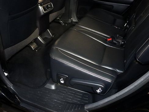 Used 2016 Toyota Highlander XLE image 31