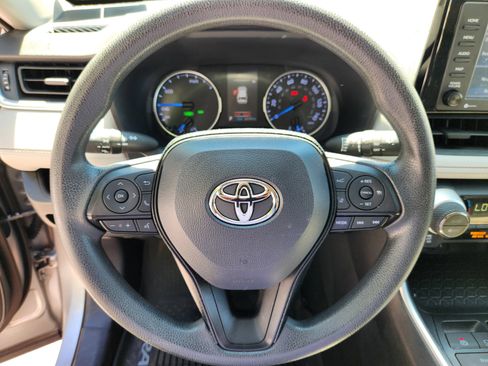 Used 2020 Toyota RAV4 XLE w/ Convenience Package AWD/4WD image 9