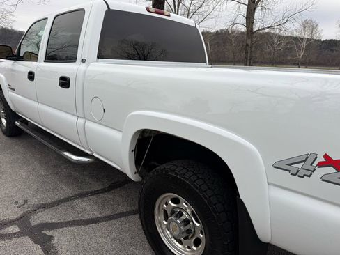 Used 2005 Chevrolet Silverado 2500 LS w/ Heavy-Duty Power Package image 12