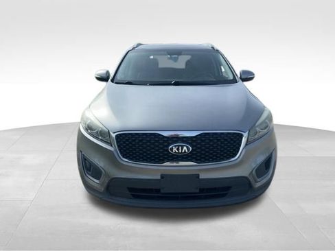 Used 2017 Kia Sorento LX image 8