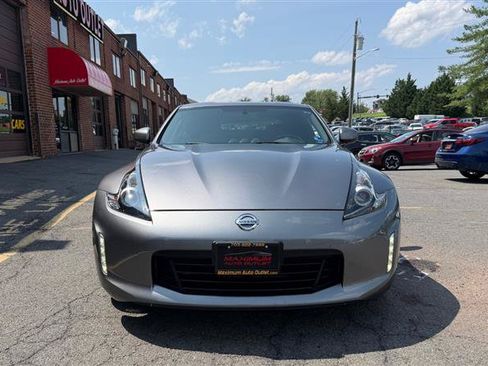 Used 2018 Nissan 370Z Coupe RWD image 2