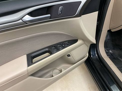 Used 2018 Ford Fusion SE image 24