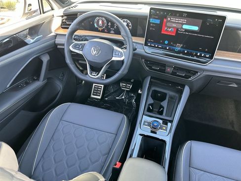New 2026 Volkswagen Tiguan SEL R-Line AWD/4WD image 10
