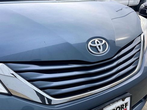 Used 2017 Toyota Sienna LE image 35