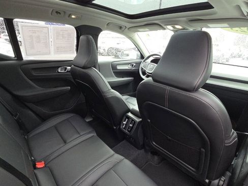 Certified 2025 Volvo XC40 B5 Core image 8