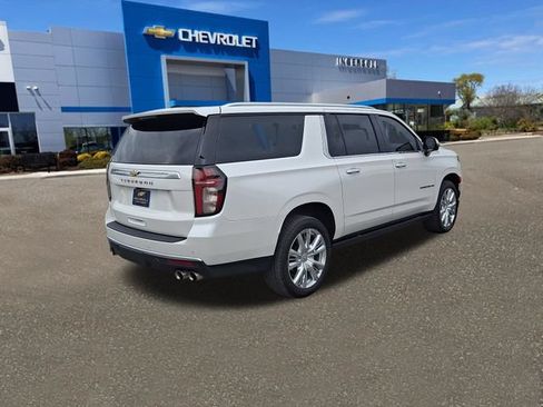 Used 2021 Chevrolet Suburban High Country w/ Premium Package AWD/4WD image 29