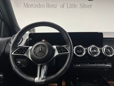 Used 2025 Mercedes-Benz GLB 250 4MATIC image 31