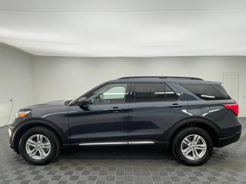 Used 2023 Ford Explorer XLT w/ Equipment Group 202A AWD/4WD image 12