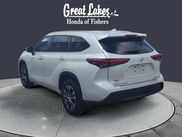 Used 2023 Toyota Highlander XLE AWD/4WD image 3