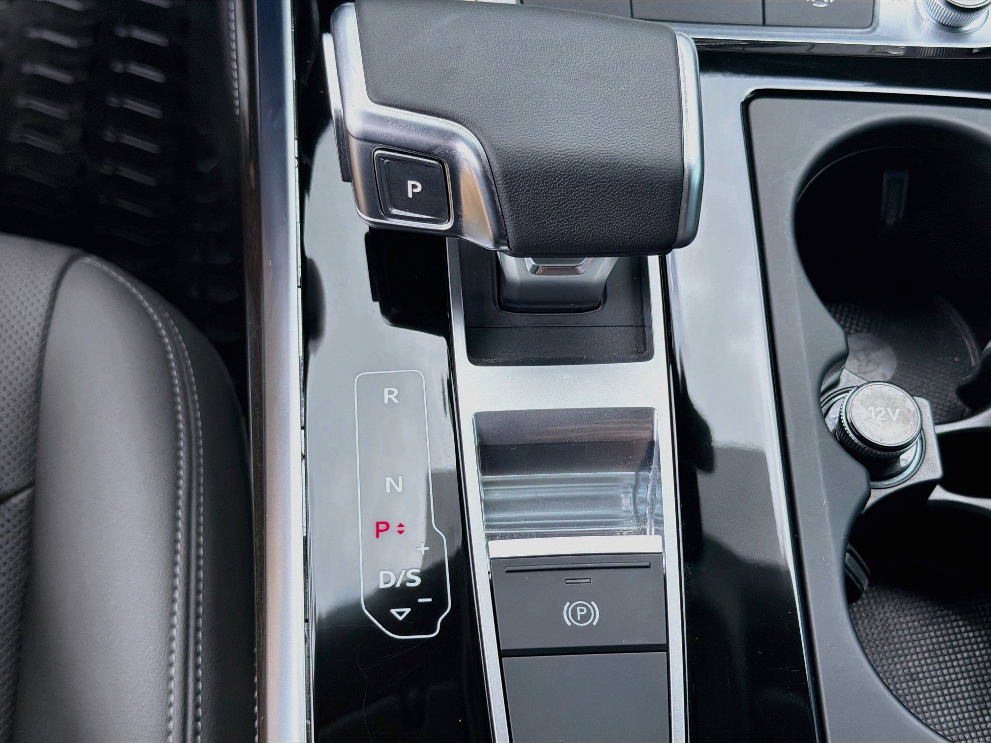 Used 2024 Audi Q8 Premium Plus AWD/4WD image 29