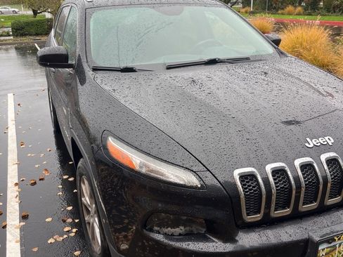 Used 2014 Jeep Cherokee Latitude w/ Comfort/Convenience Group image 2