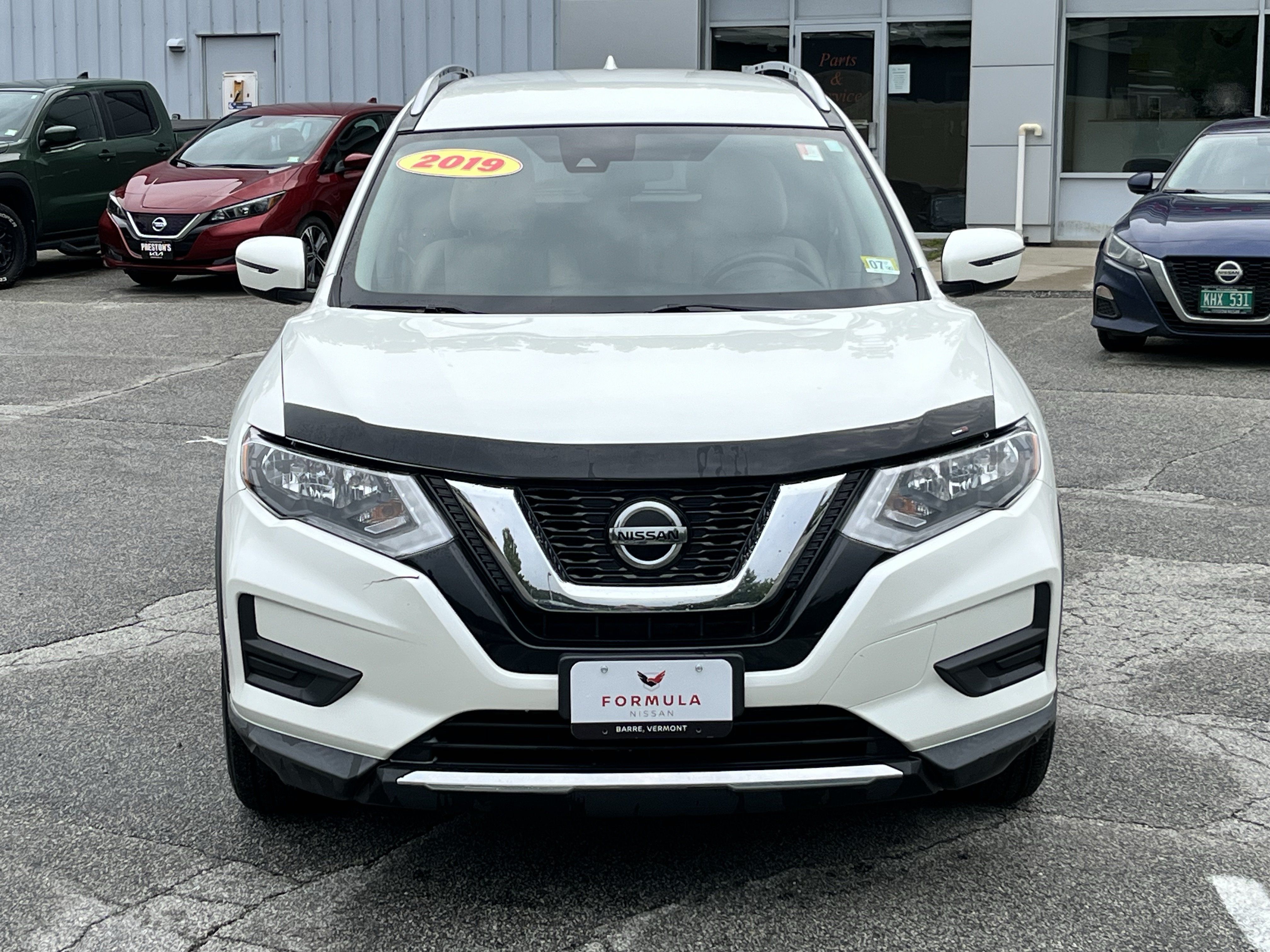 Used 2019 Nissan Rogue SV AWD/4WD image 2