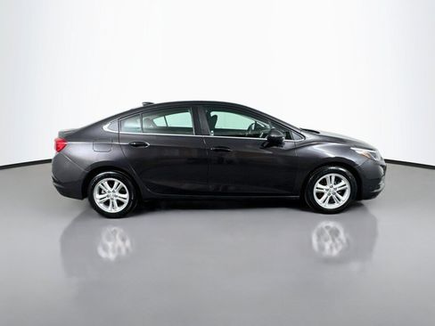 Used 2017 Chevrolet Cruze LT w/ Convenience Package FWD image 6