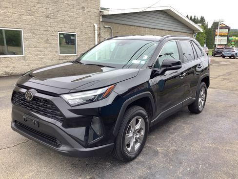 Used 2022 Toyota RAV4 XLE image 12