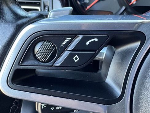 Used 2021 Porsche Macan image 33