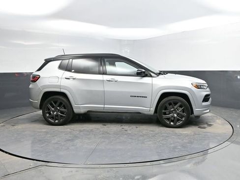 Used 2024 Jeep Compass Limited w/ High Altitude Package image 12