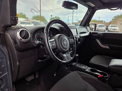 Used 2017 Jeep Wrangler Unlimited Sahara w/ Connectivity Group AWD/4WD image 6