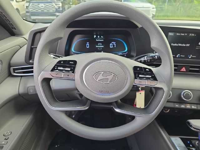 New 2026 Hyundai Elantra SE FWD image 17