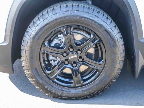 Used 2023 GMC Acadia AT4 w/ Technology Package image 9