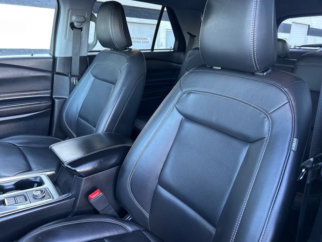 Used 2023 Ford Explorer XLT w/ Equipment Group 202A AWD/4WD image 23