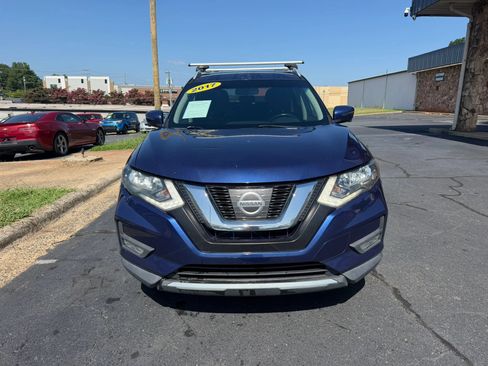 Used 2017 Nissan Rogue SV w/ SV Premium Package FWD image 2