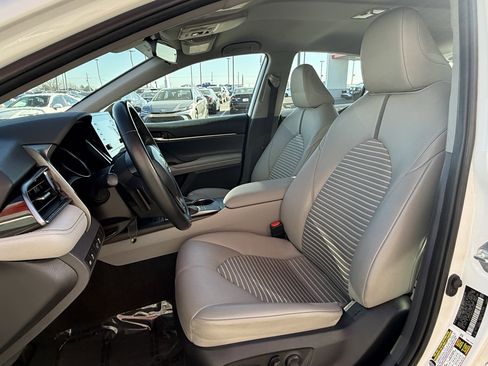 Used 2023 Toyota Camry SE image 5
