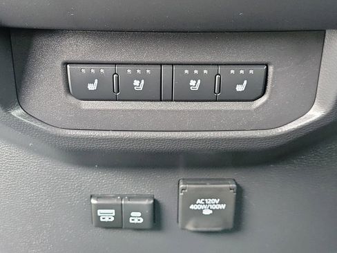 Used 2023 Toyota Tundra Platinum AWD/4WD image 17