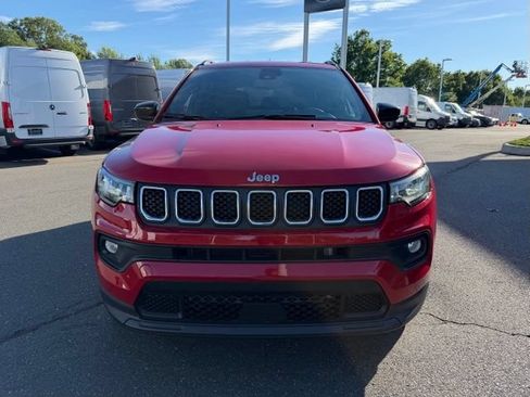 Used 2024 Jeep Compass Latitude AWD/4WD image 2
