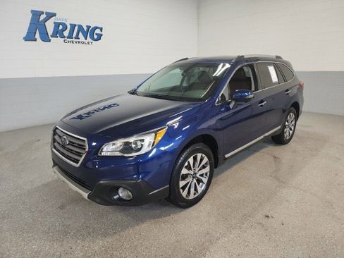 Used 2017 Subaru Outback 3.6R Touring image 2