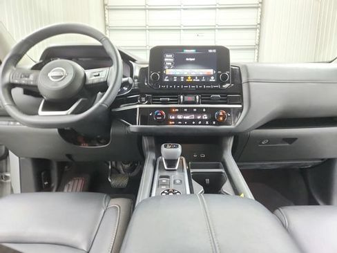 Used 2025 Nissan Pathfinder SL AWD/4WD image 26