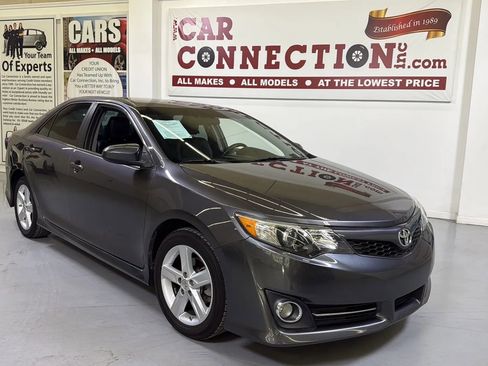 Used 2013 Toyota Camry SE FWD image 3