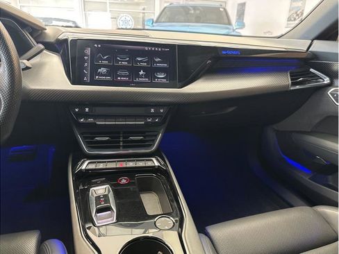 Used 2022 Audi e-tron GT Prestige w/ Prestige Package image 18